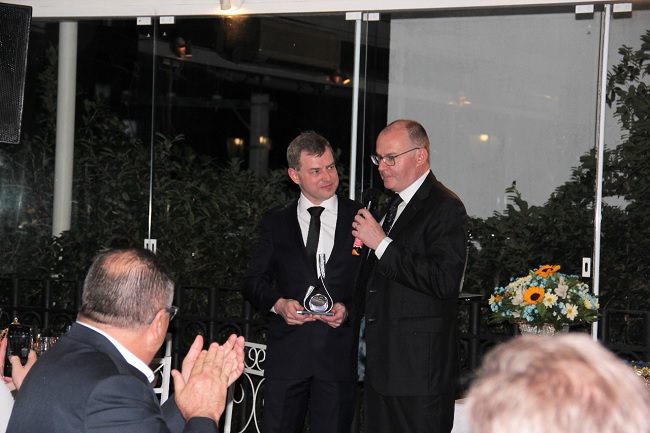 SEPROSC entrega troféu a HartSystem pelos 25 anos de atuação no mercado